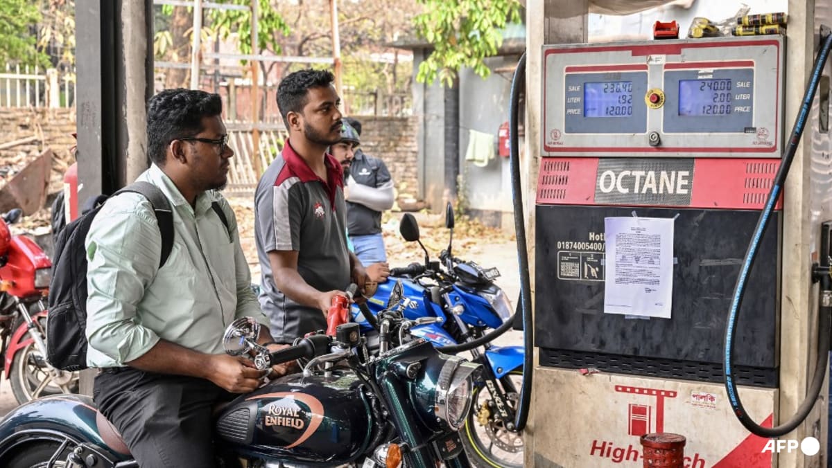 Bangladesh faces telecom shutdowns from Middle East fuel crisis
