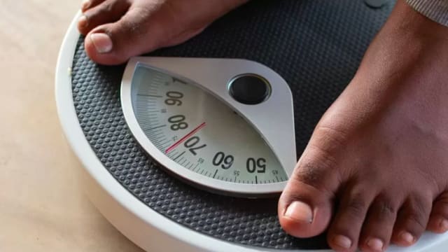 为穿新裙过生日 中国少女吃蔬菜泻药减肥险送命