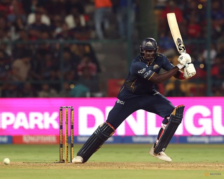 Holder brings 'sprinkling of stardust' as Gujarat beat RCB
