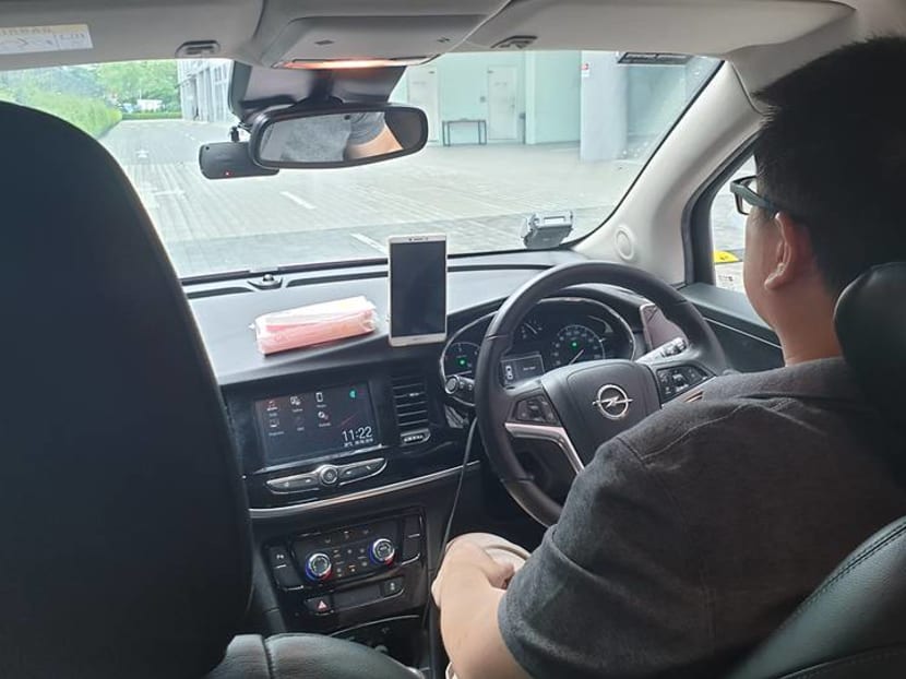 Commentary: Maybe private-hire drivers and food delivery riders don’t want full-time jobs Commentary: Maybe private-hire drivers and food delivery riders don’t want full-time jobs