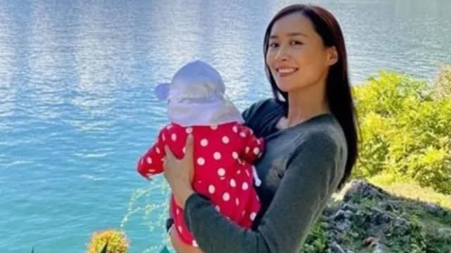 陈法拉为女儿准备圣诞礼物　限量版手袋将成传家之宝