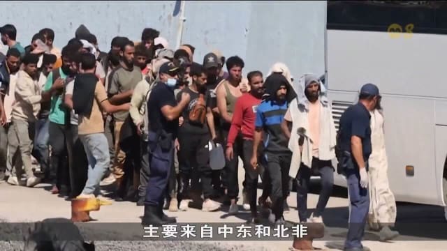 两国关系因非法移民恶化 希腊外长走访利比亚谈判