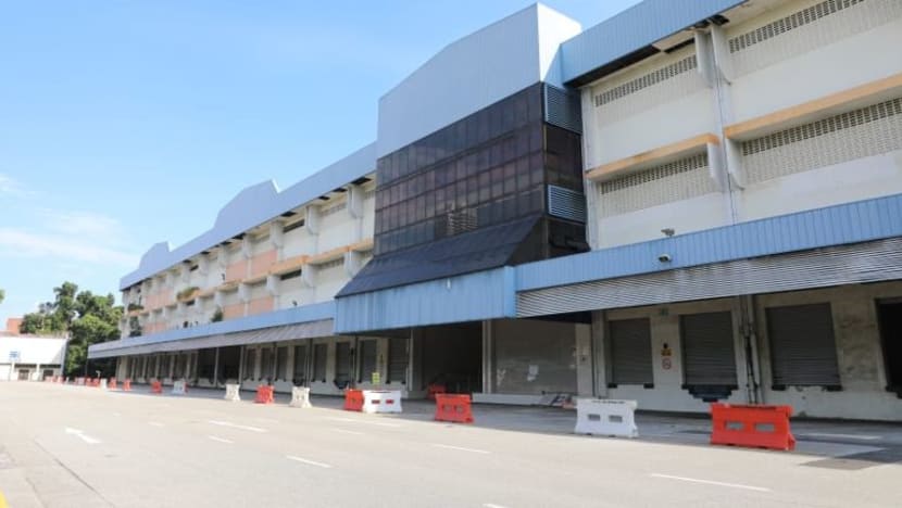 Penyewa Pelabuhan Perikanan Jurong dibawa ke tapak alternatif bagi pelan luar jangka