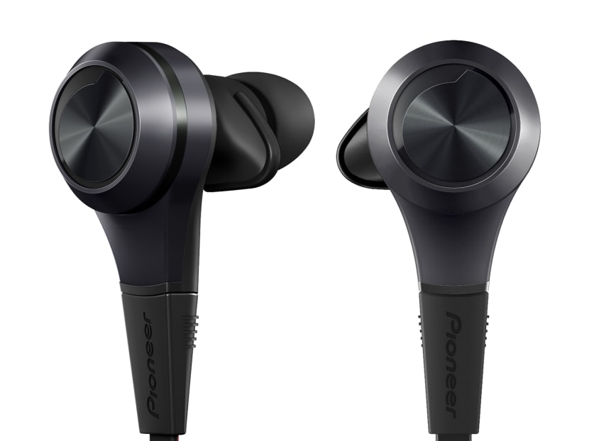 Pioneer's Bass Exciter in-ear headphones drop the bass - TODAY