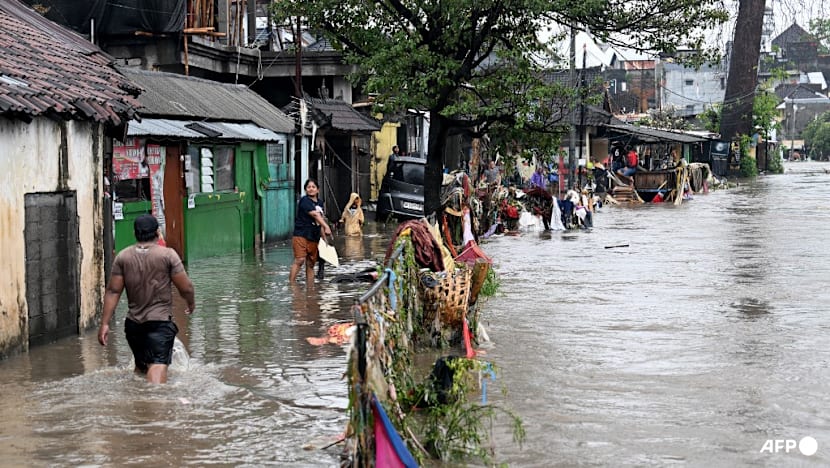 Bali floods kill 6, access to airport limited Bali floods kill 6, access to airport limited