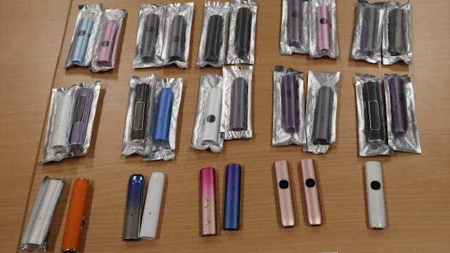 携电子烟入境和家藏丧尸烟弹 43岁男子被控上法庭