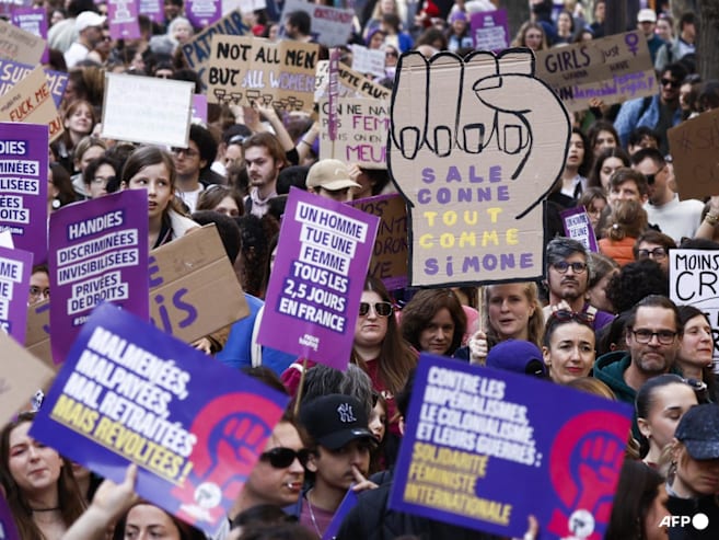 Thousands march for women's rights and against Mideast war