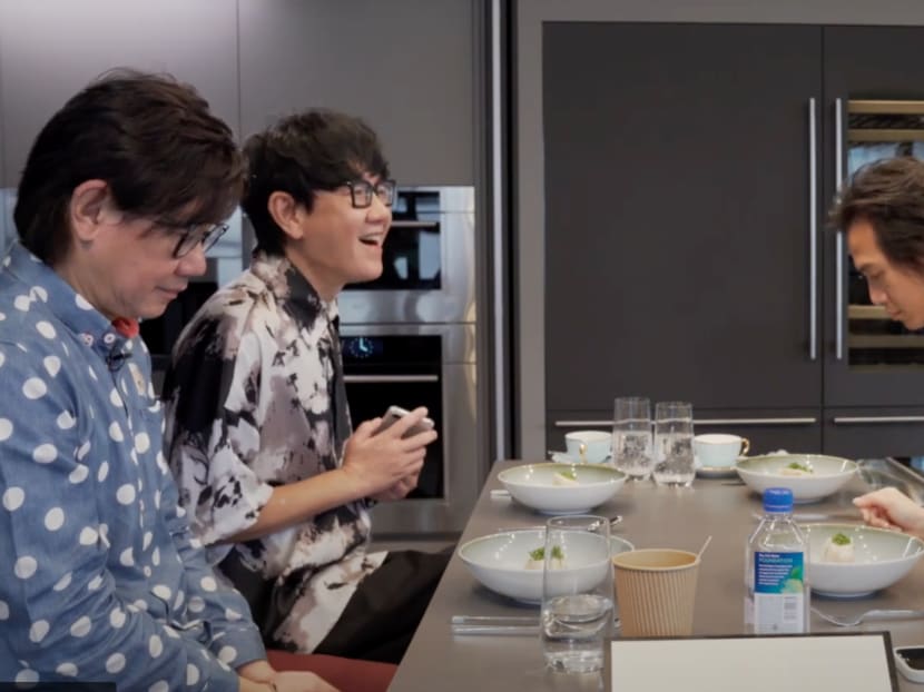 Lee Wei Song, Lee Si Song Reveal Producers Wanted Them To Criticise JJ Lin & Angela Zhang On Music Shows For Effect, & Why They Refused To Do It