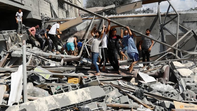Palestinian medics in Gaza rush to save lives as Israeli airstrikes continue Palestinian medics in Gaza rush to save lives as Israeli airstrikes continue