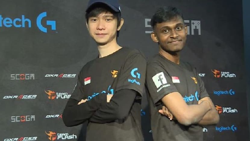 Anggota Team Flash, Amraan Gani & Joseph Yeo tandatangani kontrak baru Anggota Team Flash, Amraan Gani & Joseph Yeo tandatangani kontrak baru