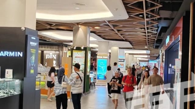 接炸弹恐吓隔日 新山谷中城广场人潮依旧