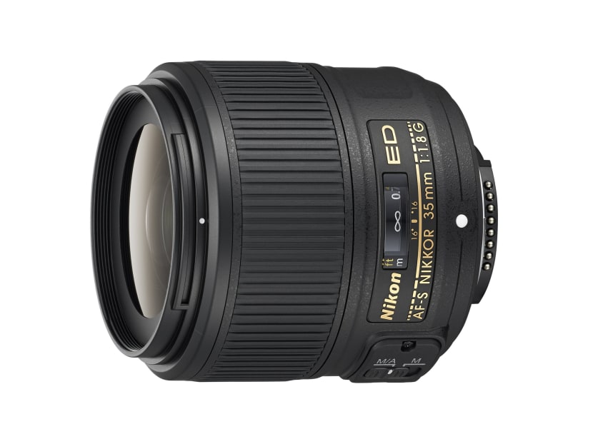 Nikon announces new DSLR with retractable kit lens