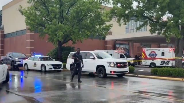 美国印第安纳购物商场发生枪击案 包括枪手在内四人死亡