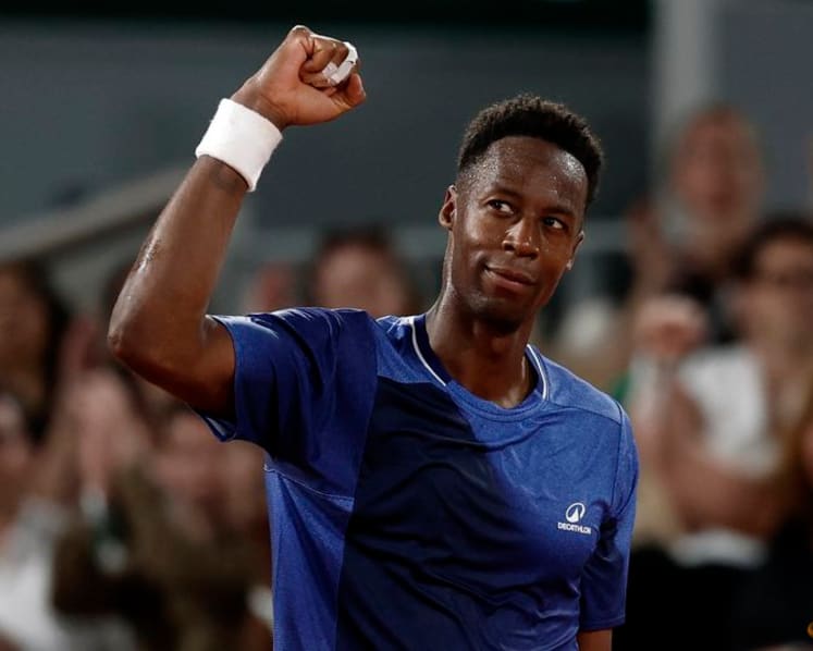 French showman Monfils bids adieu to Roland Garros after loss to Gaston