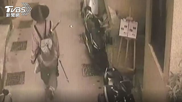 男子背60公分武士刀现身九份 民众惊见报警