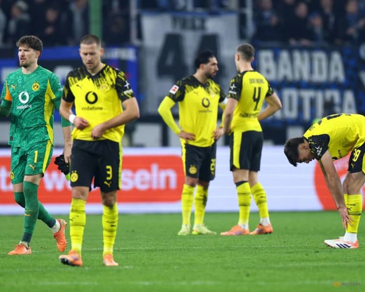 Dortmund concede late equaliser in 1-1 draw at Hamburg