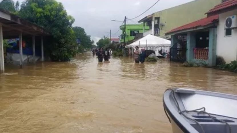 Beberapa kawasan Selangor dilanda banjir kilat ekoran hujan lebat