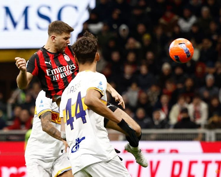 Fullkrug heads winner as Milan edge Lecce at home