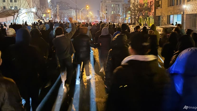 Iran on Brink?! Student Uprising Erupts Amid US Threat!