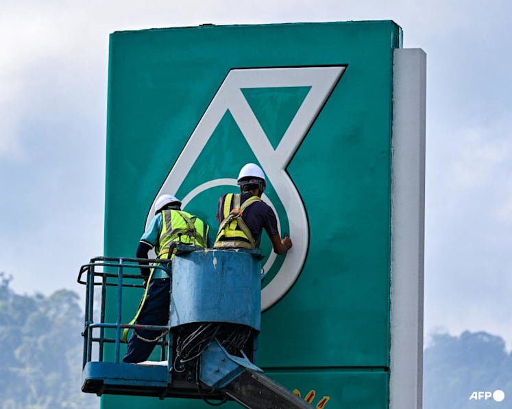 Petronas unit flouting Sarawak law, says state government as row deepens