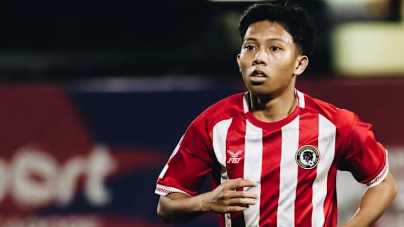 Bekas pemain Tanjong Pagar United diarah jalani probesen gara-gara tumbuk pemain lawan