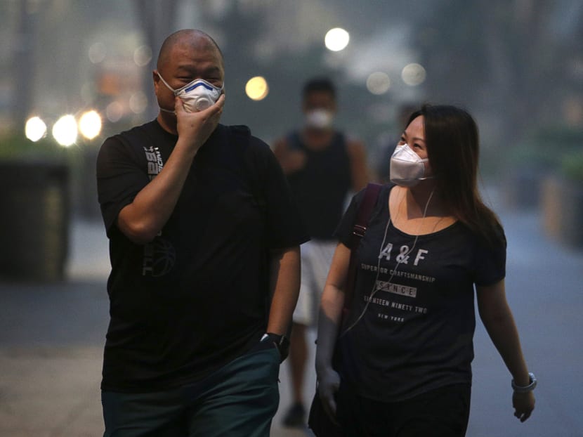 Haze hazardous, but it's business as usual in S’pore on Friday morning Haze hazardous, but it's business as usual in S’pore on Friday morning