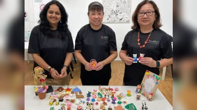 三巧手妇女通过微型粘土手艺 增进社区凝聚力还创本地纪录