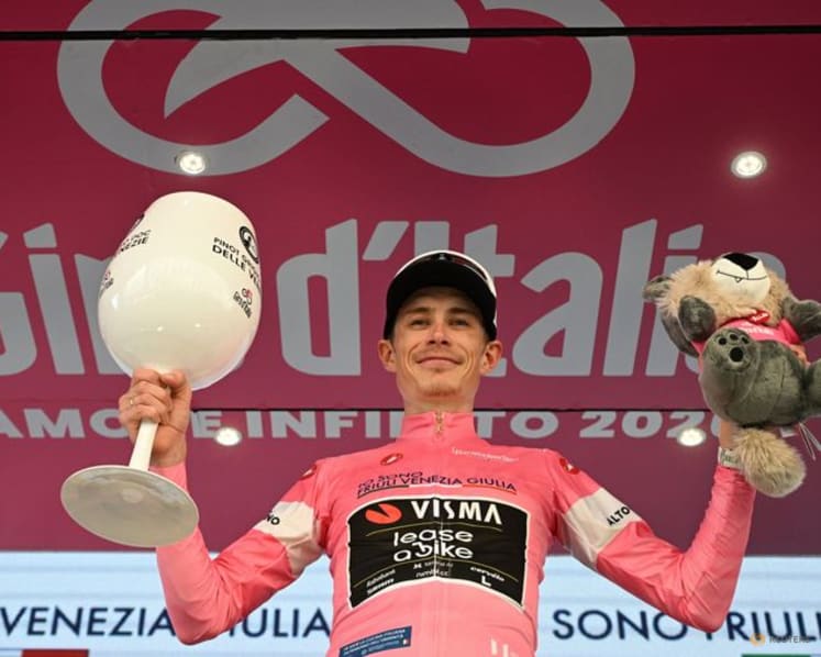 Vingegaard sitting pretty in pink but vying more Giro stage wins