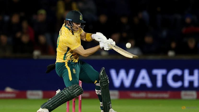 South Africa beat England by 14 runs in five-over contest