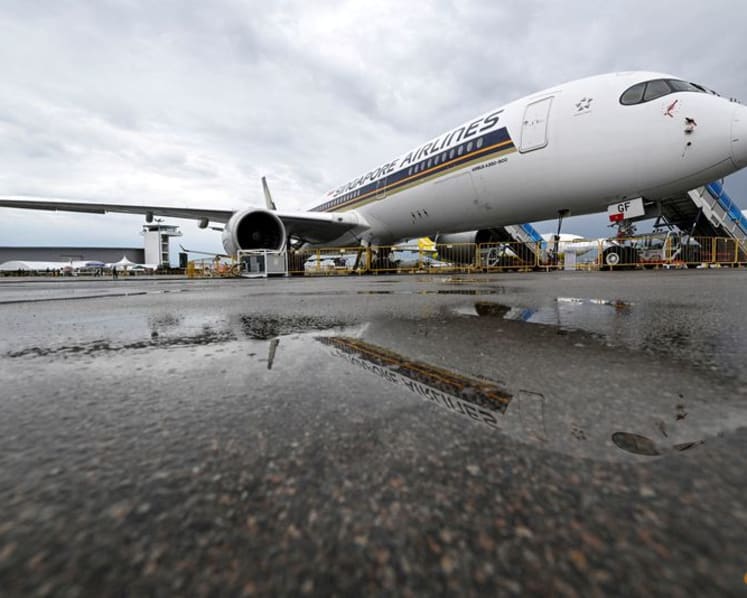 Singapore Airlines Q3 profit tumbles due to loss of one‑off merger gain, higher fuel costs