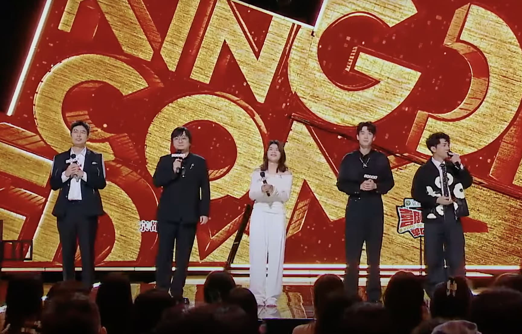 Dennis - 年纪越大越发现，好为人师是种病。朋友找你诉苦，你以为自己是来当人生导师的，结果人家只需要个树洞。恨不得把毕生经验打包发送，最后发现对方只接收一个表情：耳朵。记住，真正的过来人，都懂得先闭嘴倾听。  \u200b \u200b俞耀胜@俞坤辉语录\u200b～, image size:1728x1106