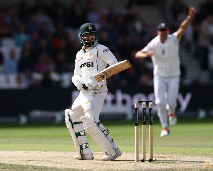 England rout Pakistan to go one up in test series