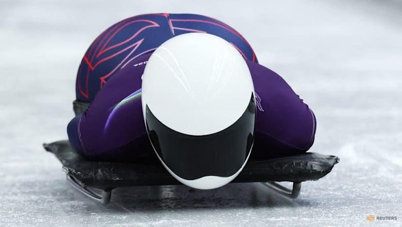 Skeleton-Germany's Pfeifer, Britain's Stoecker set the pace in training runs