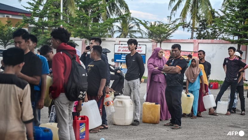 Frustration in Indonesia as flood survivors await aid