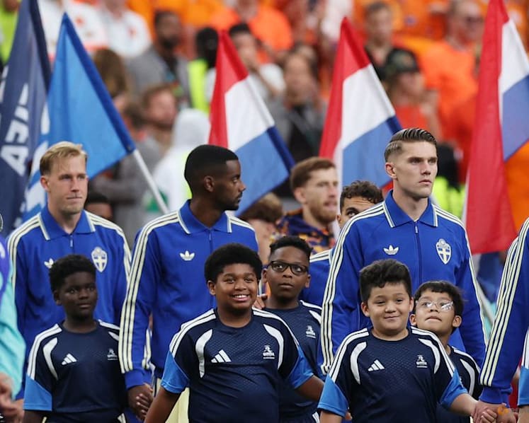 Japan seeking to shackle Swedish strike force in World Cup showdown