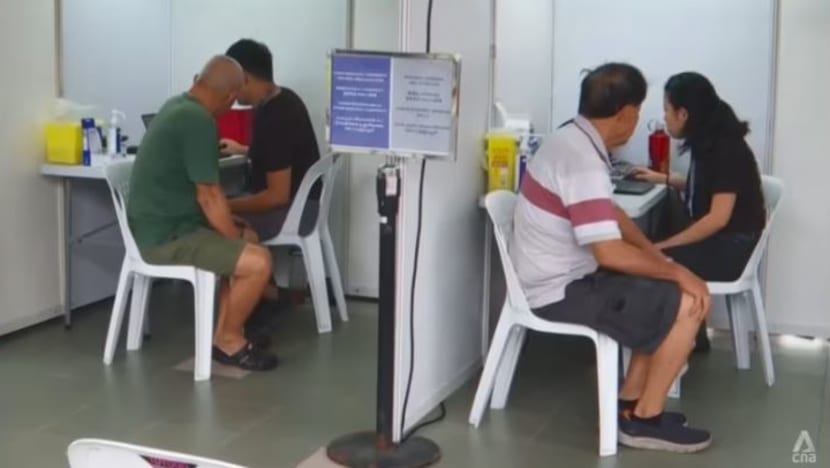 Kes COVID-19 merosot tetapi kekal tinggi; MOH seru orang ramai dapatkan suntikan penggalak Kes COVID-19 merosot tetapi kekal tinggi; MOH seru orang ramai dapatkan suntikan penggalak