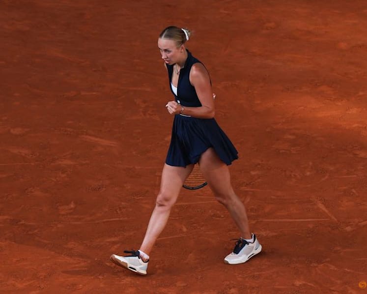 Holder Gauff joins big-name exodus, Sabalenka solid at French Open