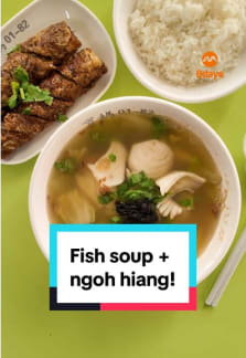This fish soup stall serves freshly-fried handmade ngoh hiang as a side dish. Pure comfort food! #8dayseathawker #fishsoup #hawkerfood #singapore 