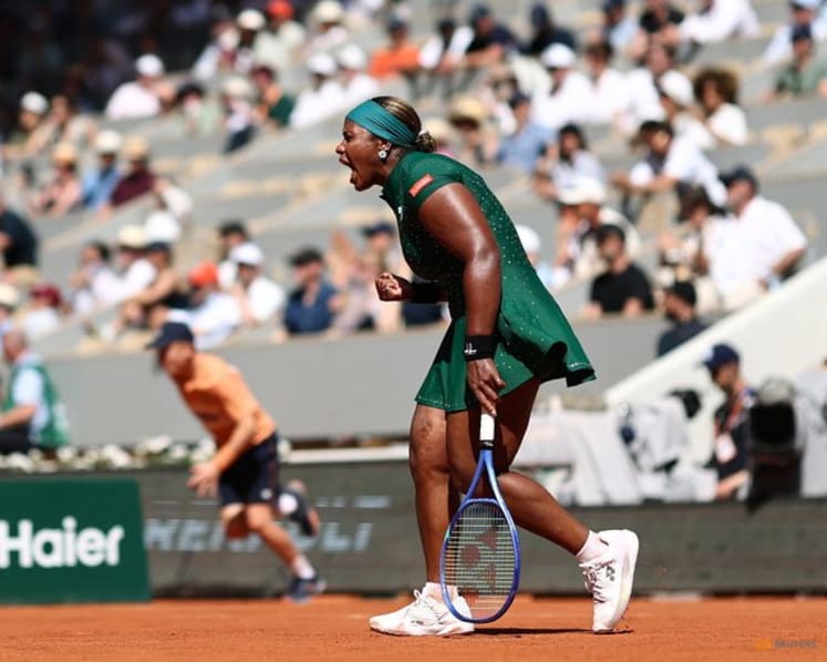 Gauff powers past Townsend to begin Paris title defence