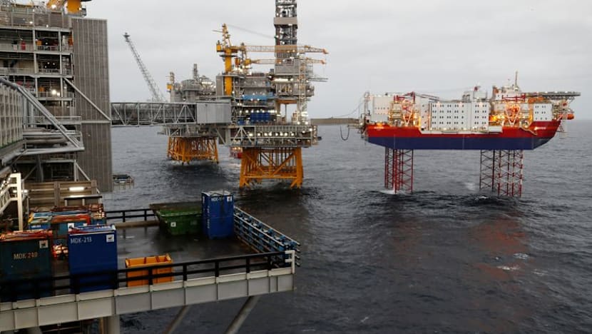Oil falls about 3% on talks over diesel, crude stock releases