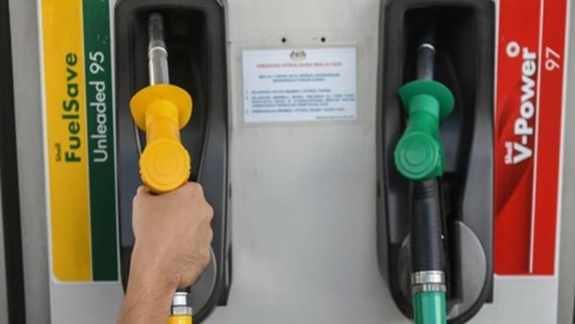 Jumlah tinggi kenderaan, kapal tangki lewat antara punca bekalan RON95 M'sia terjejas