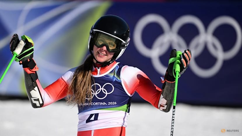 Alpine skiing-Women's GS sparks 'junior slope' jibe but Shiffrin praises piste's safety