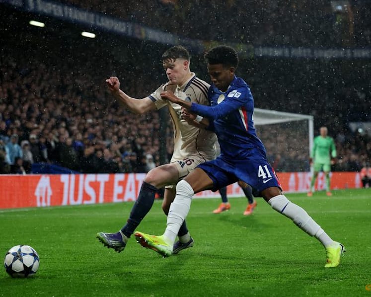Youthful Chelsea thump hapless Ajax 5-1 in Champions League