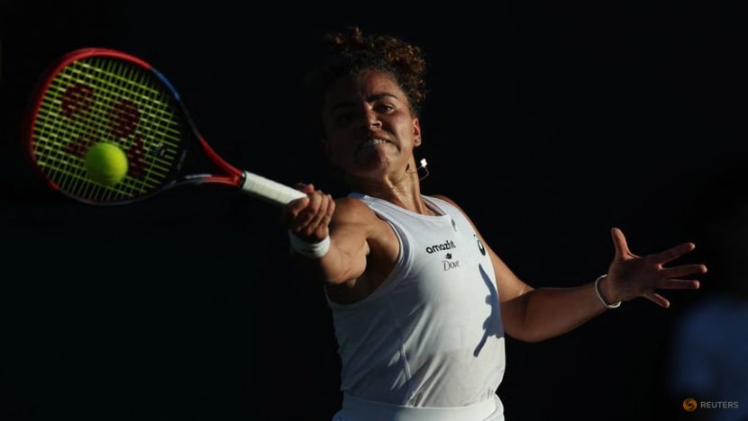 Paolini powers her way into Wimbledon second round