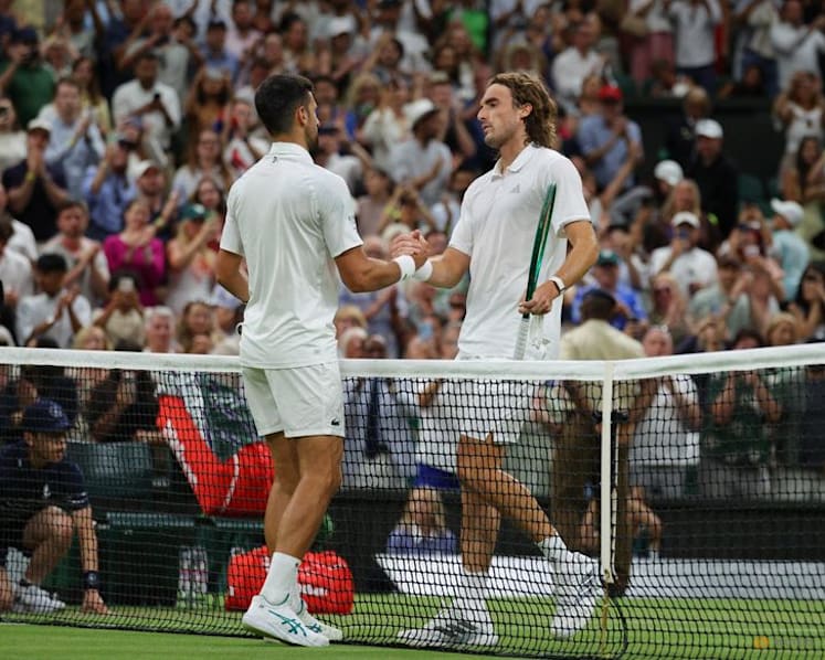 No chinks in Djokovic armour as he rolls over Tsitsipas to reach third round