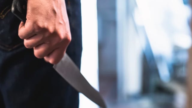 与妻吵架竟把刀扔下楼 男子被判入狱