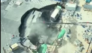 ஷங்ஹாய் ரயில் கட்டுமானத் தளத்தில் திடீர்ப் பள்ளம்