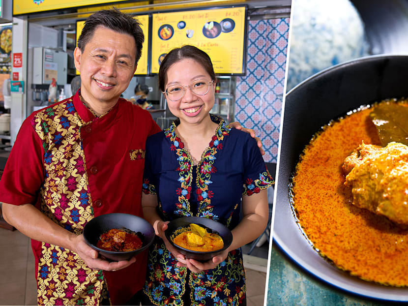Hawker Family Wears Cute Peranakan Outfits Daily To Serve Nonya Chicken Dishes At Pasir Ris Stall
