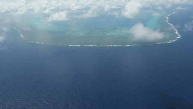中国称在黄岩岛驱逐非法闯入菲渔船 菲律宾：指控不准确