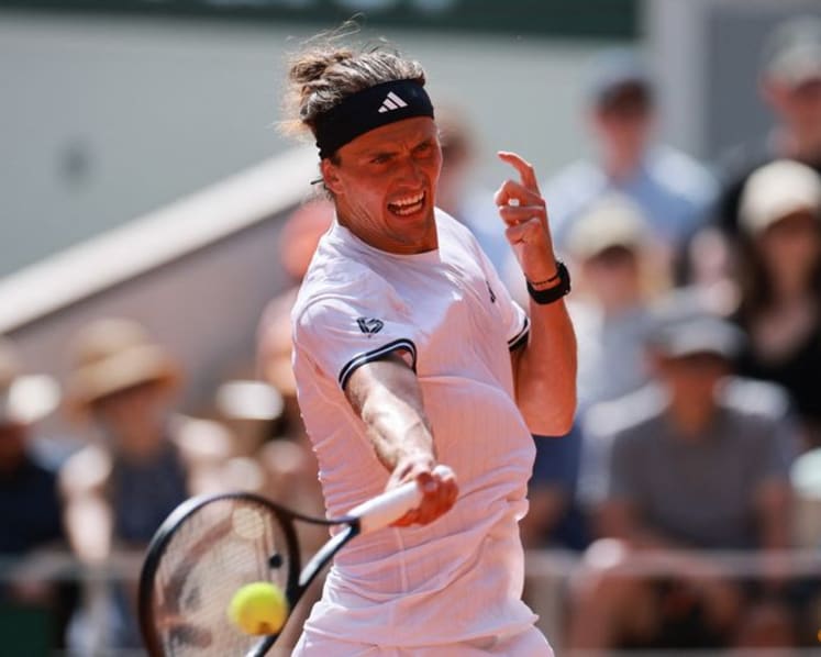 Djokovic, Zverev off to winning starts at French Open but Fritz out